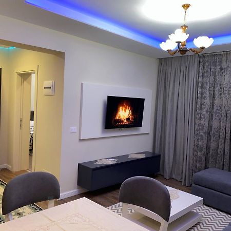 Komatas Modern Apartments In Bllok Area 티라나 외부 사진