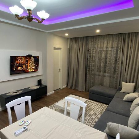 Komatas Modern Apartments In Bllok Area 티라나 외부 사진