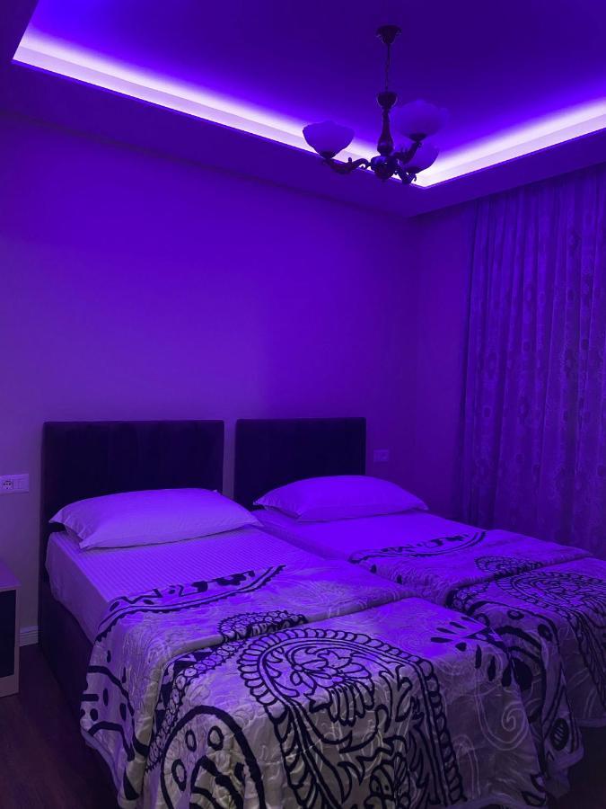 Komatas Modern Apartments In Bllok Area 티라나 외부 사진