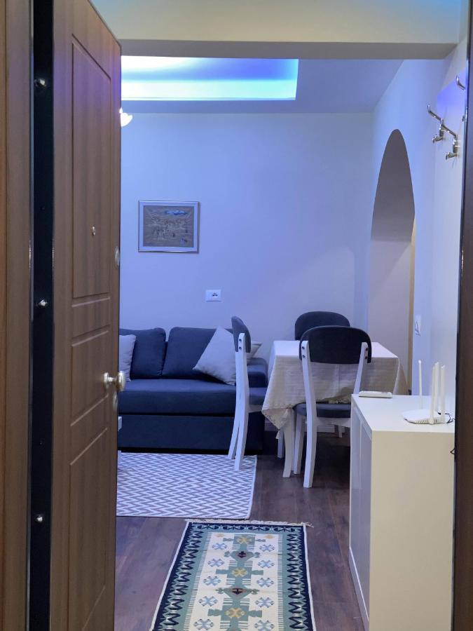 Komatas Modern Apartments In Bllok Area 티라나 외부 사진