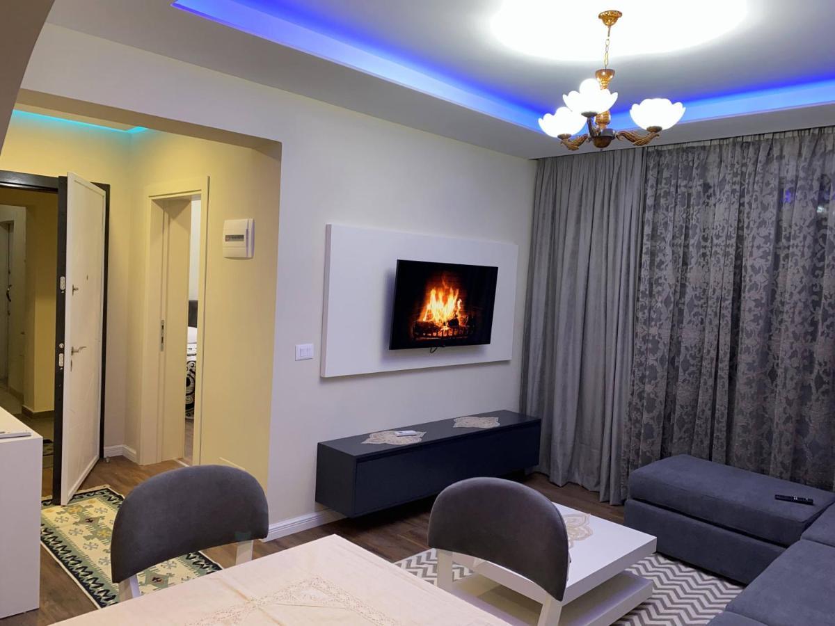 Komatas Modern Apartments In Bllok Area 티라나 외부 사진