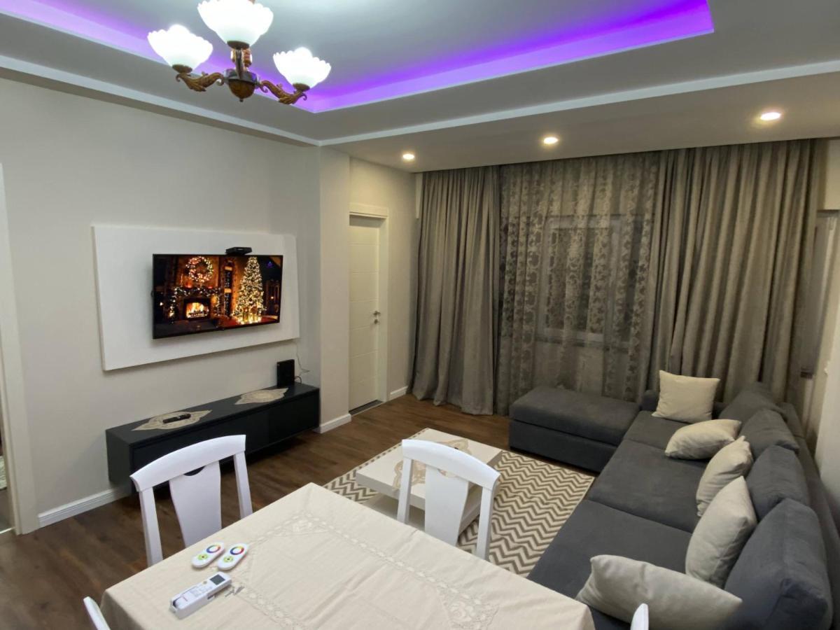 Komatas Modern Apartments In Bllok Area 티라나 외부 사진