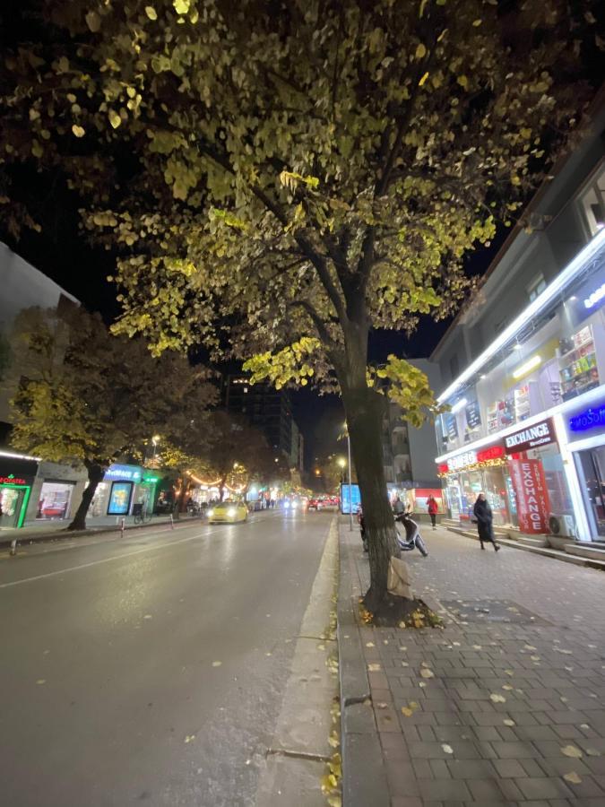 Komatas Modern Apartments In Bllok Area 티라나 외부 사진