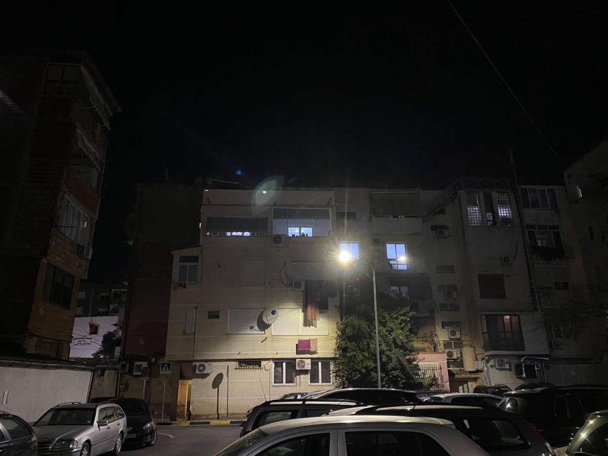 Komatas Modern Apartments In Bllok Area 티라나 외부 사진