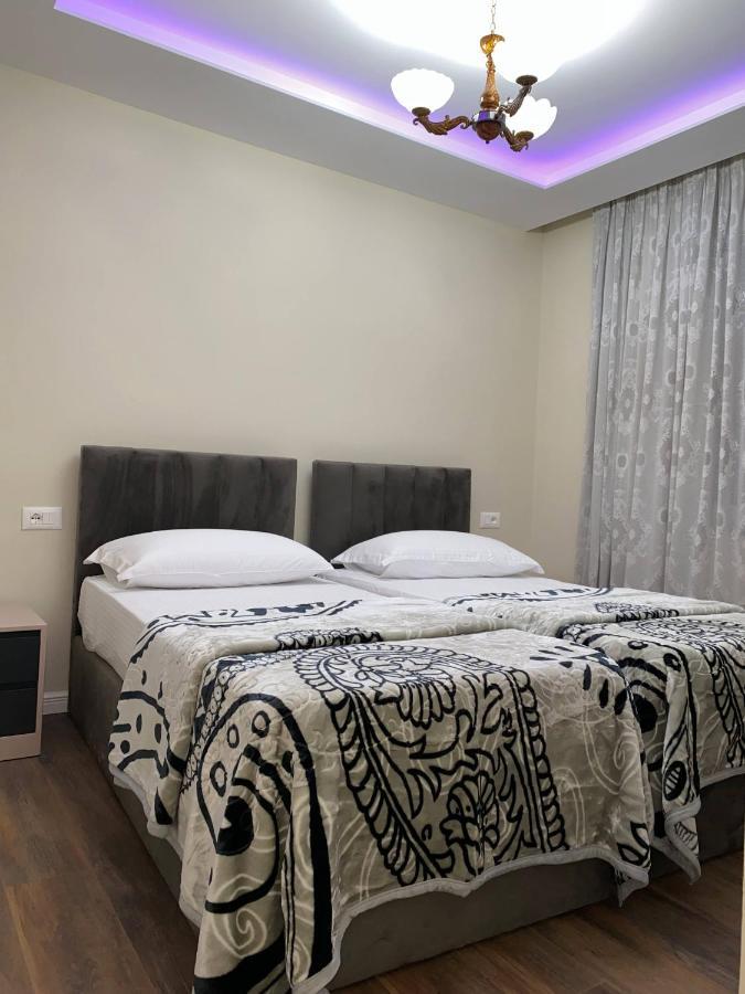 Komatas Modern Apartments In Bllok Area 티라나 외부 사진