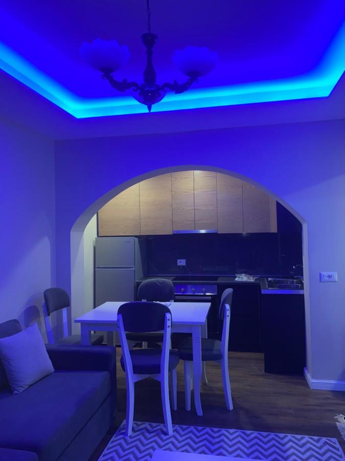 Komatas Modern Apartments In Bllok Area 티라나 외부 사진