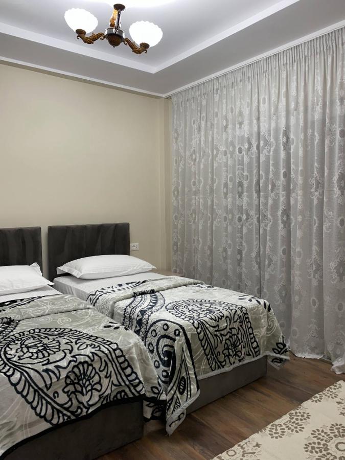 Komatas Modern Apartments In Bllok Area 티라나 외부 사진