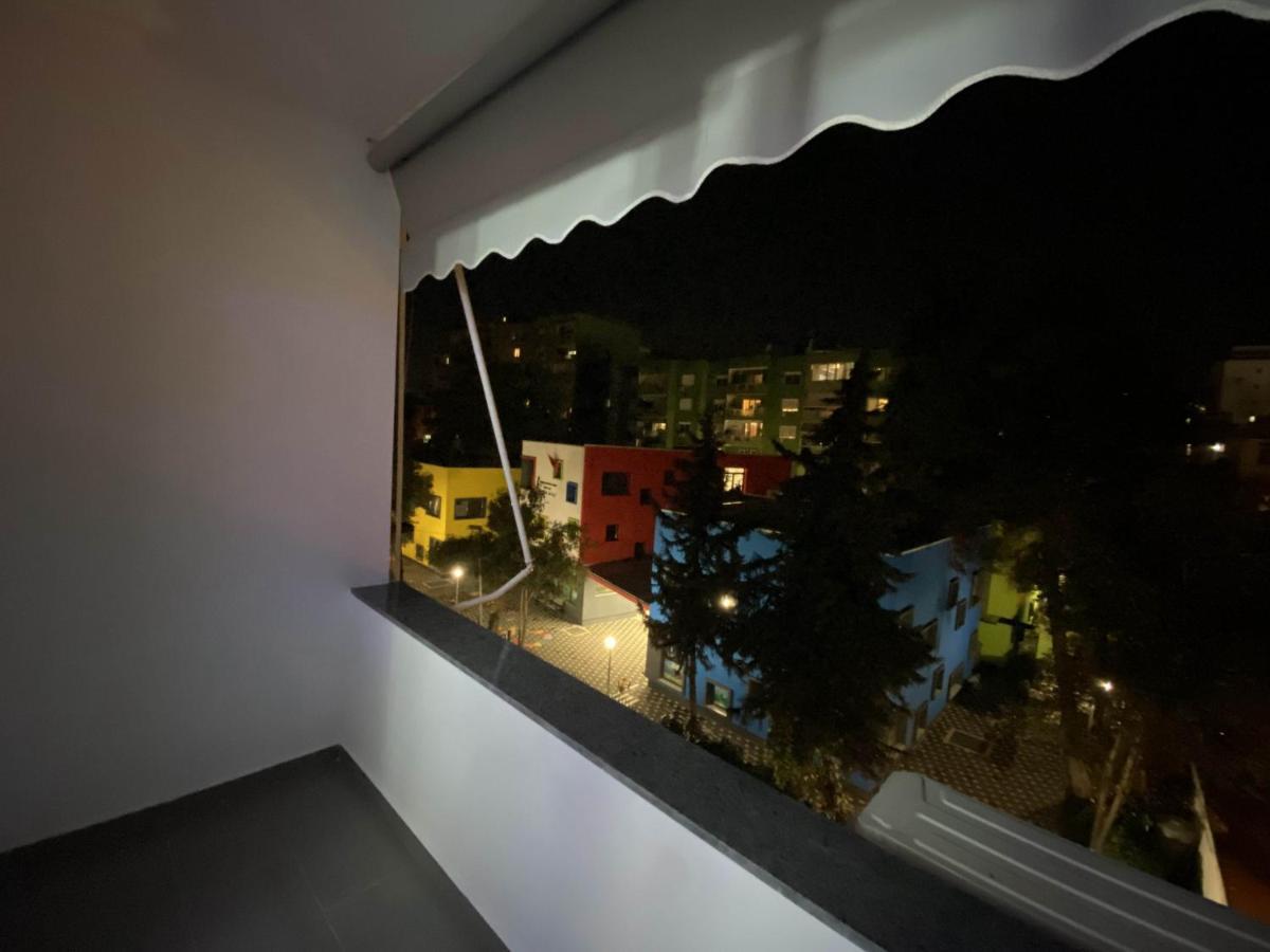 Komatas Modern Apartments In Bllok Area 티라나 외부 사진