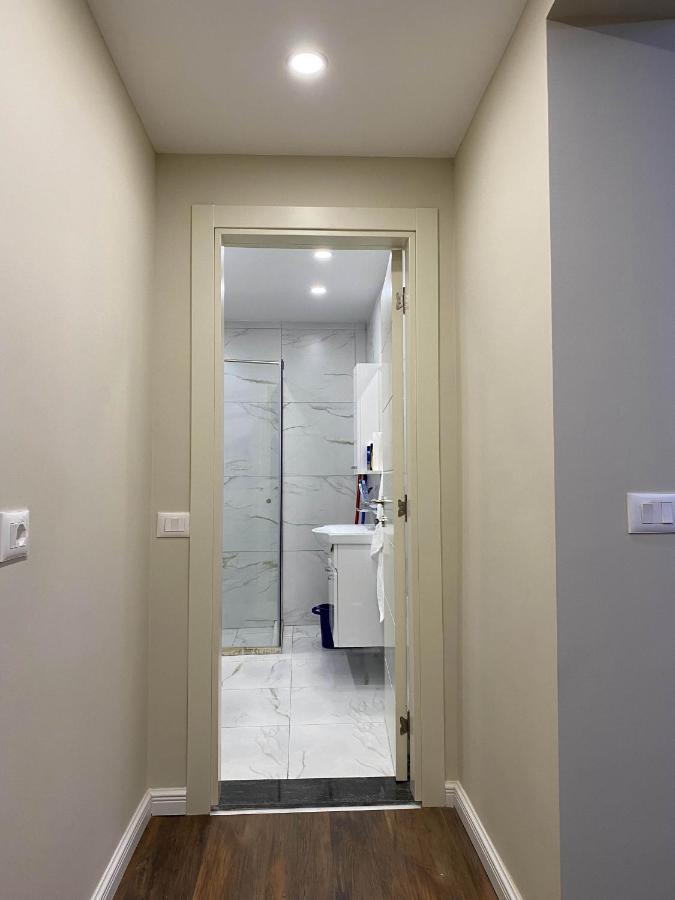 Komatas Modern Apartments In Bllok Area 티라나 외부 사진