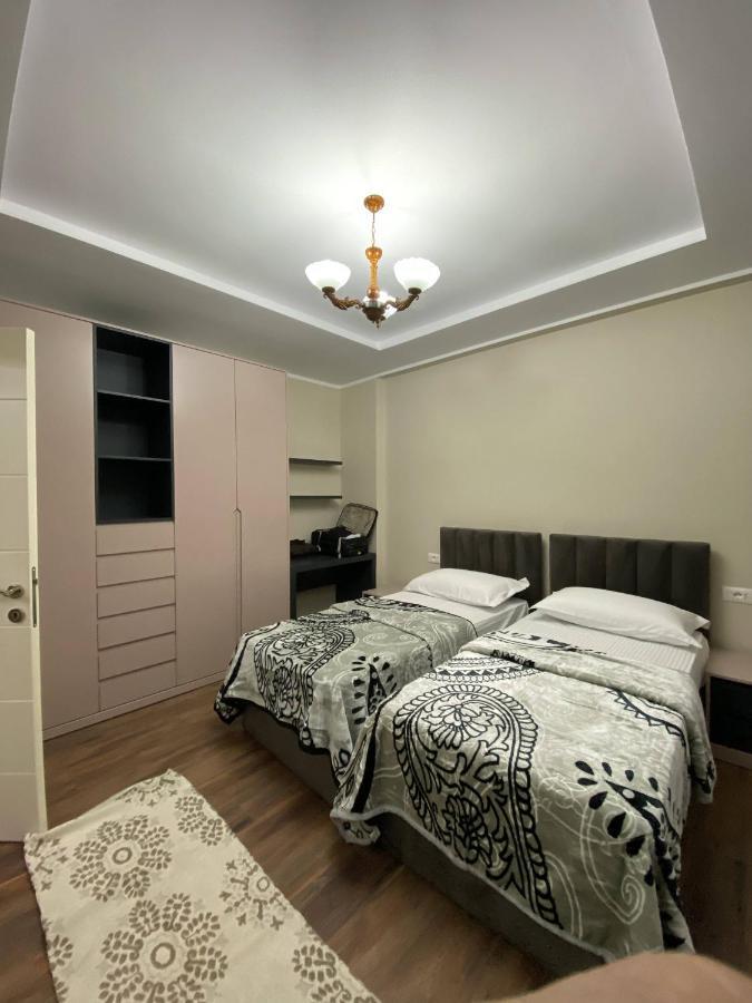 Komatas Modern Apartments In Bllok Area 티라나 외부 사진