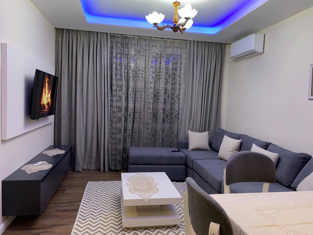 Komatas Modern Apartments In Bllok Area 티라나 외부 사진