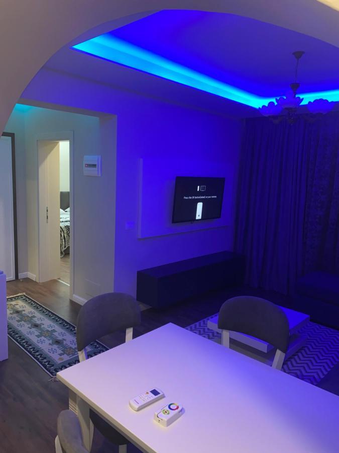 Komatas Modern Apartments In Bllok Area 티라나 외부 사진