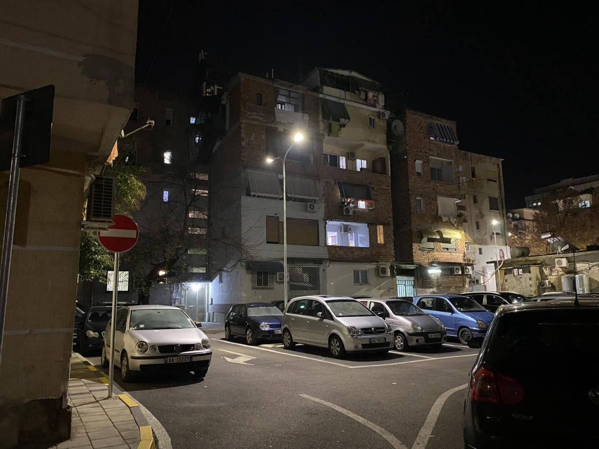 Komatas Modern Apartments In Bllok Area 티라나 외부 사진