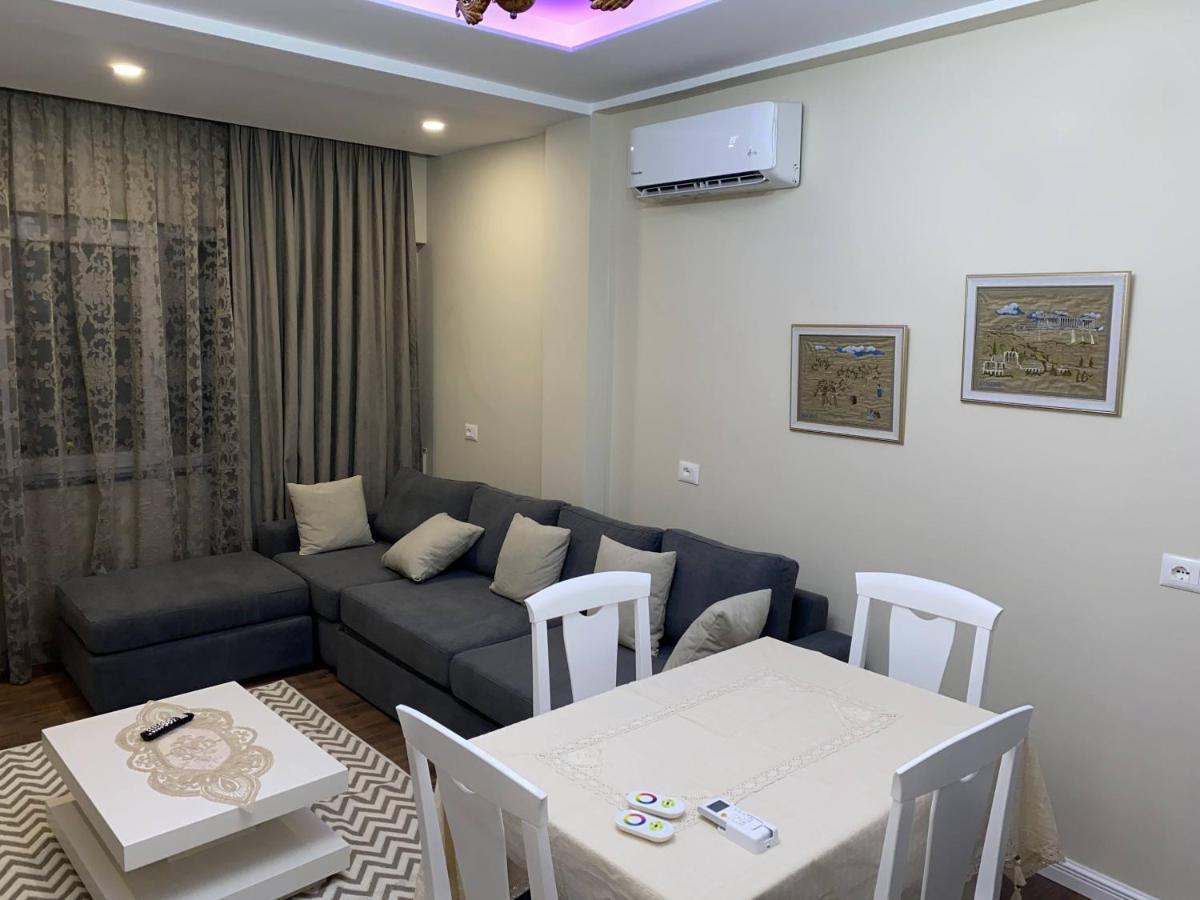 Komatas Modern Apartments In Bllok Area 티라나 외부 사진