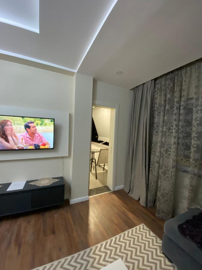 Komatas Modern Apartments In Bllok Area 티라나 외부 사진